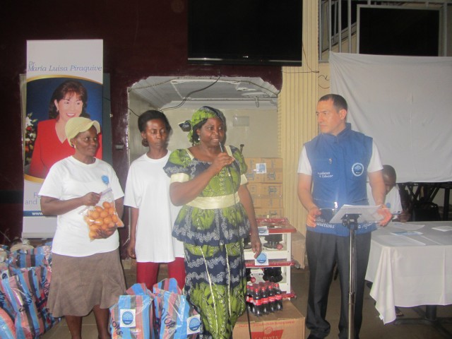 en-camerun-africa-mas-de-100-familias-reciben-ayudas